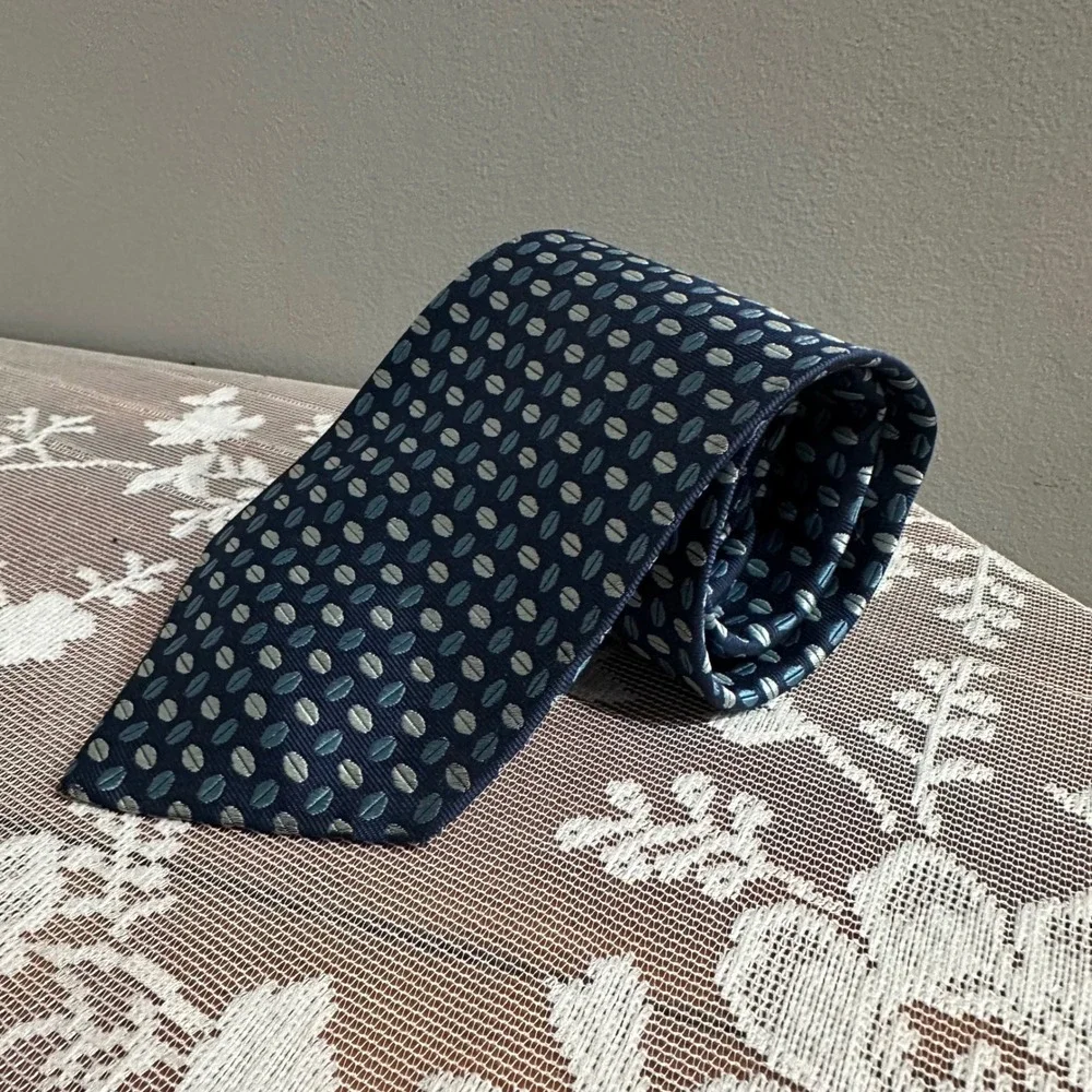 Brooks Brothers Basics Silk‎ Tie Mens Navy Blue Geometric Oval Made in USA